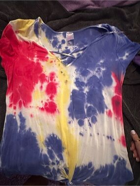 No Boundaries Tie-Dye V-Neck Very Short Sleeve Top in Red, Yellow & Blue Sz XXL